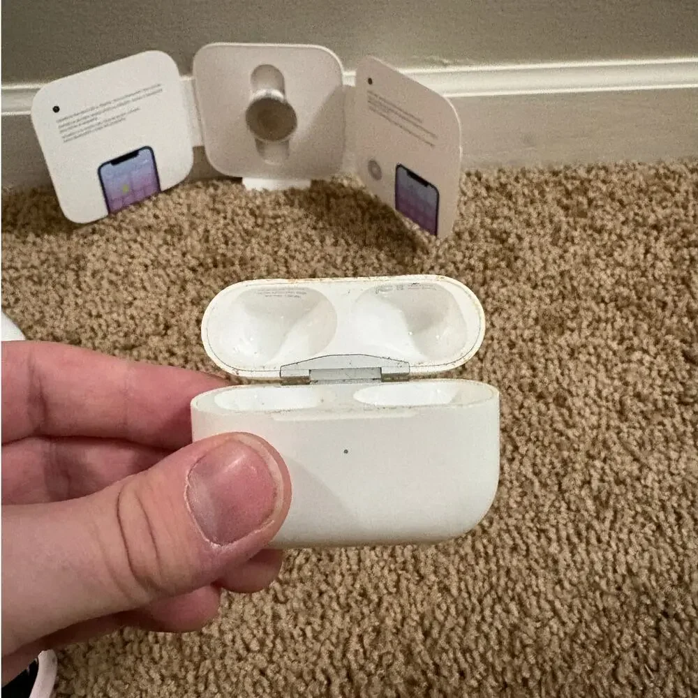 Apple Bundle (Unlocked): iPhone 8 Plus, AirPods Gen 1/2, Pro Case, AirTag - Lot